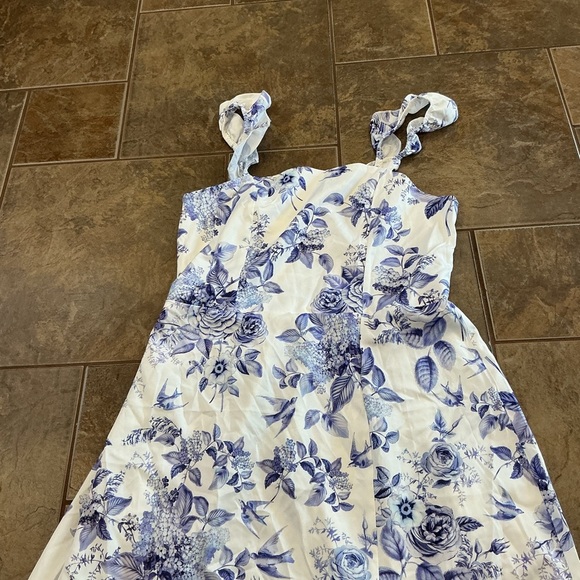 😳BUY 1,GET 2 FREE😳 Floral purple and White Maxi Dress - Picture 2 of 3